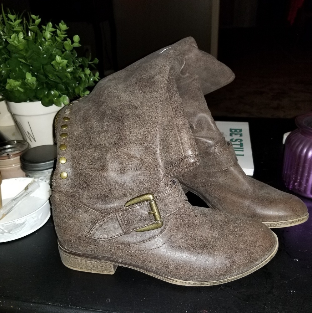 Tall brown/taupe riding boots